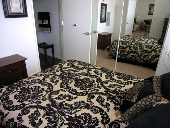 United Jewelers Apartments